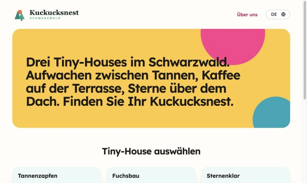Screenshot of the Kuckucksnest demo booking page with tiny house selection, calendar and warm custom design