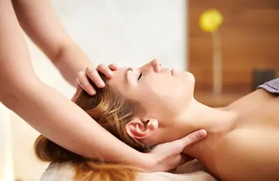 Kopf-Schulter-Nacken Massage